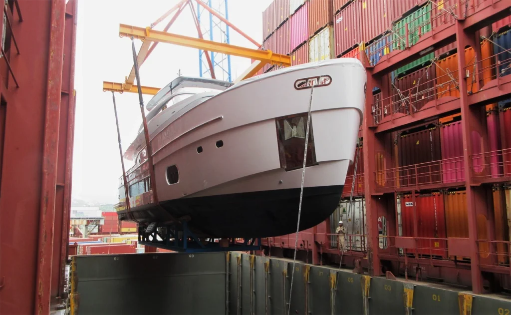 LSCT safely lifts 75ton yacht from water to container ship | Contship ...